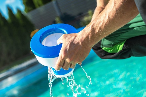 How to Add Liquid Chlorine to Pool